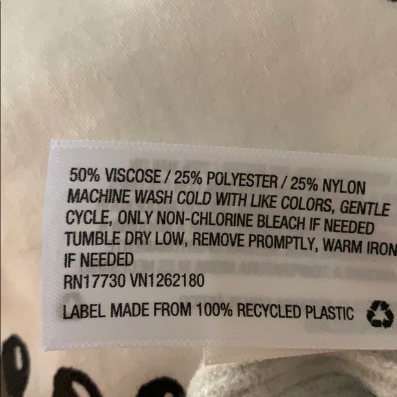 a grey and white blend sweater - Picture 4 of 4